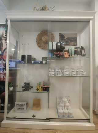 Vitrina expositora cristal y madera