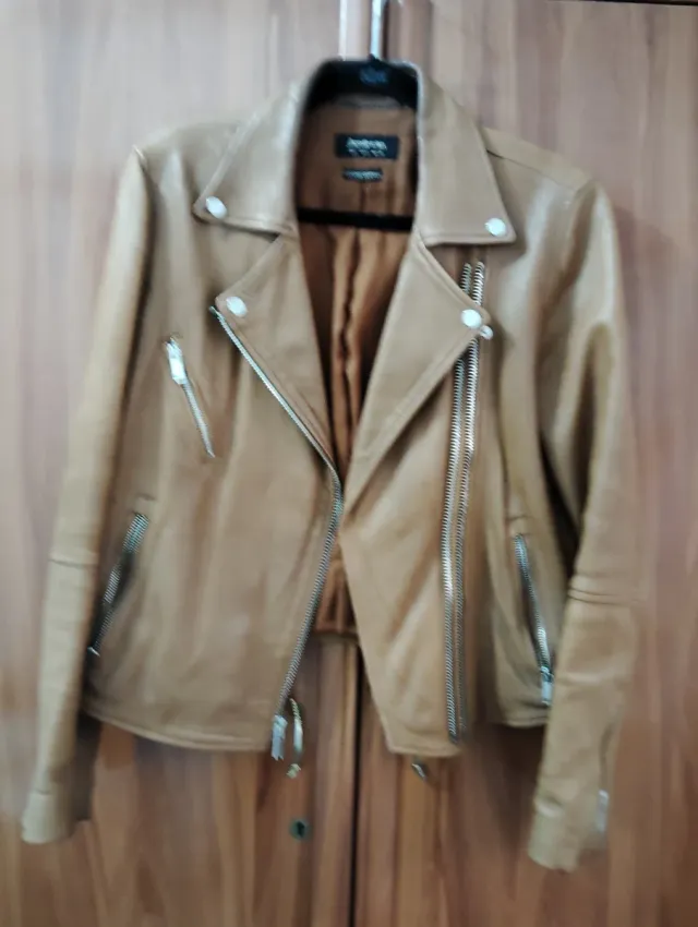 Cazadora de piel marrón