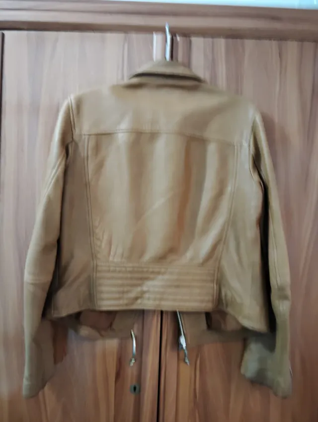 Cazadora de piel marrón