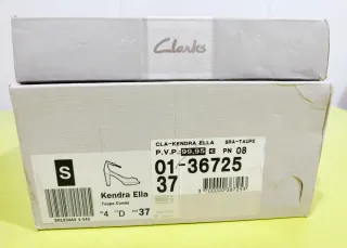 Tacones Clarks T37 Beige y Dorado