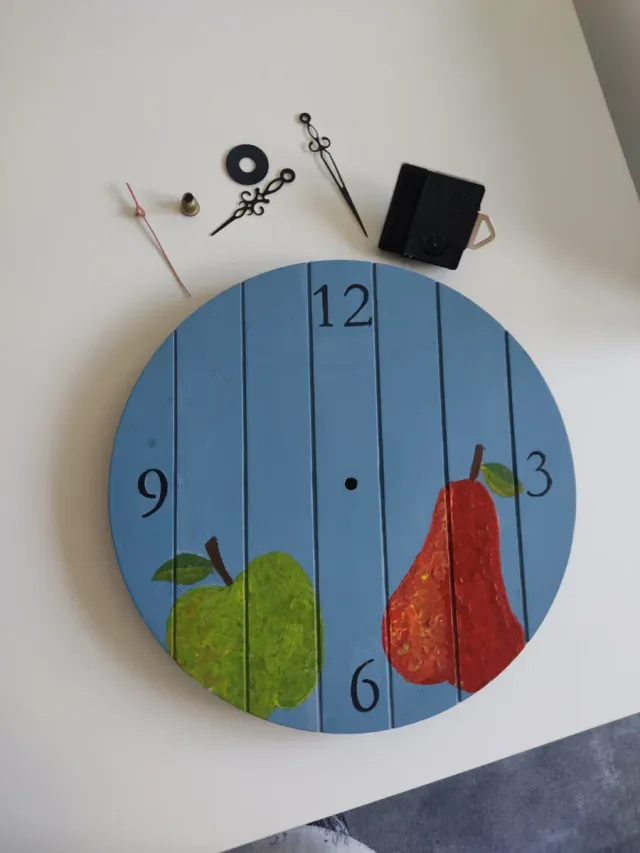 Reloj de madera, exclusivo, pintado a mano