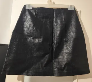 ‼️ NO NEGOCIABLE ‼️  Falda Stradivarius talla 34