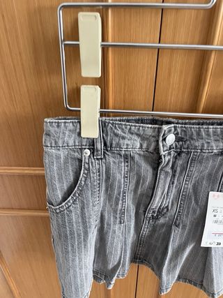 Falda vaquera Zara gris rayas XS