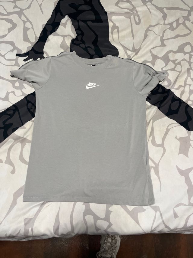 Camiseta Nike Gris