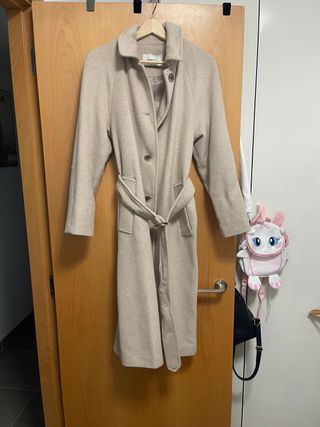 Abrigo largo Stradivarius beige