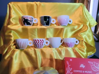 Tazzine Illy in Porcellana - Set 7 Pezzi