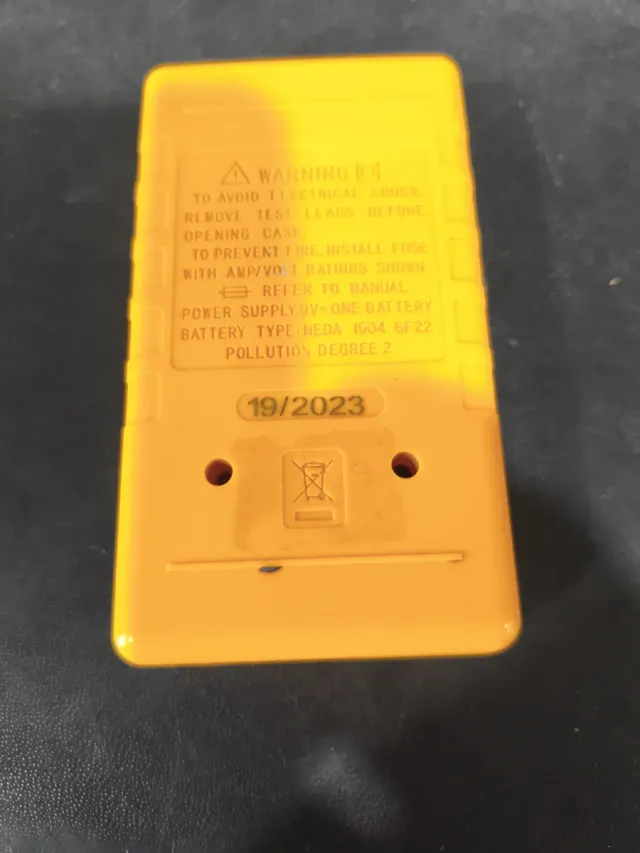 Multímetro Coati DT830B