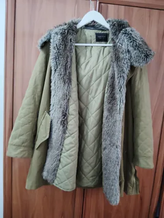 Parka Zara verde militar convertible