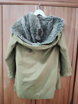Parka Zara verde militar convertible