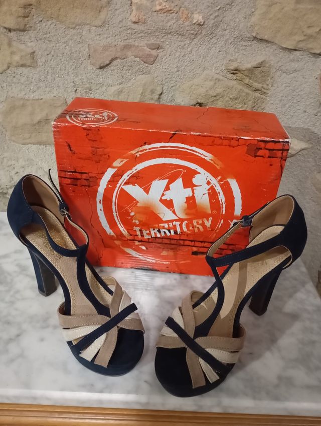 Sandalias Xti Tacón Azul y Beige