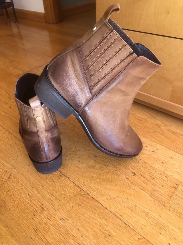 Botines de cuero marrón