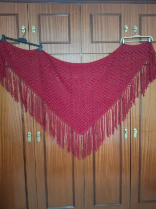 Manton Crochet burdeos , baturra