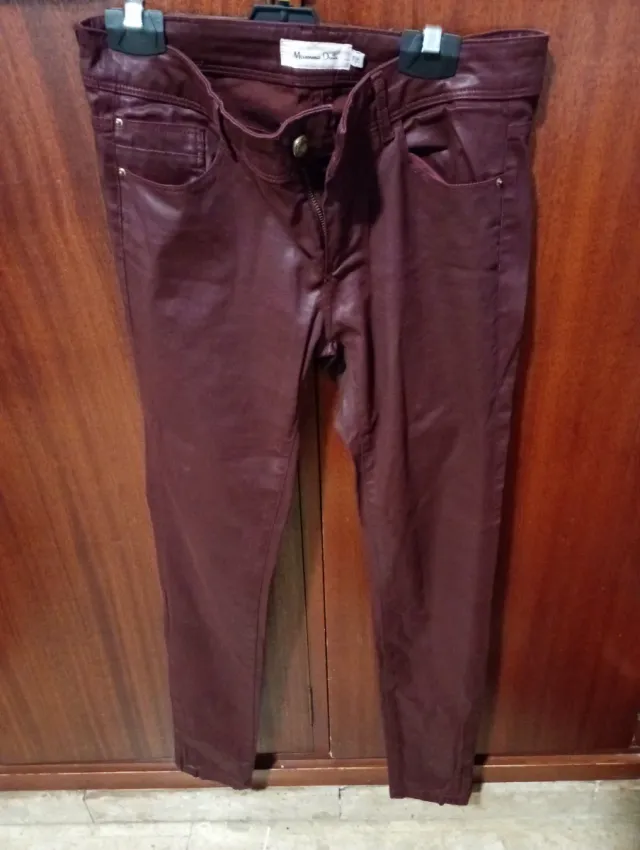 Pantalones Massimo Dutti cuero granate