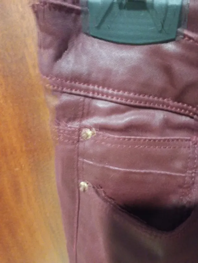 Pantalones Massimo Dutti cuero granate