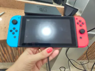 Nintendo Switch Azul/Rojo + Accesorios.