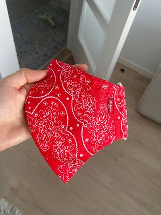 Mascarilla Levi's Tela Roja y Blanca