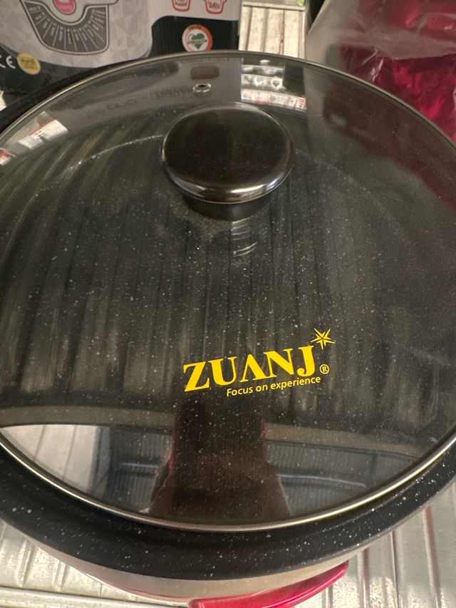 Olla Eléctrica Zuanj Negra y Roja