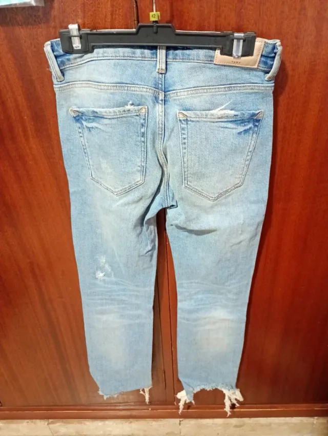 Vaqueros con pedrería y rotos
