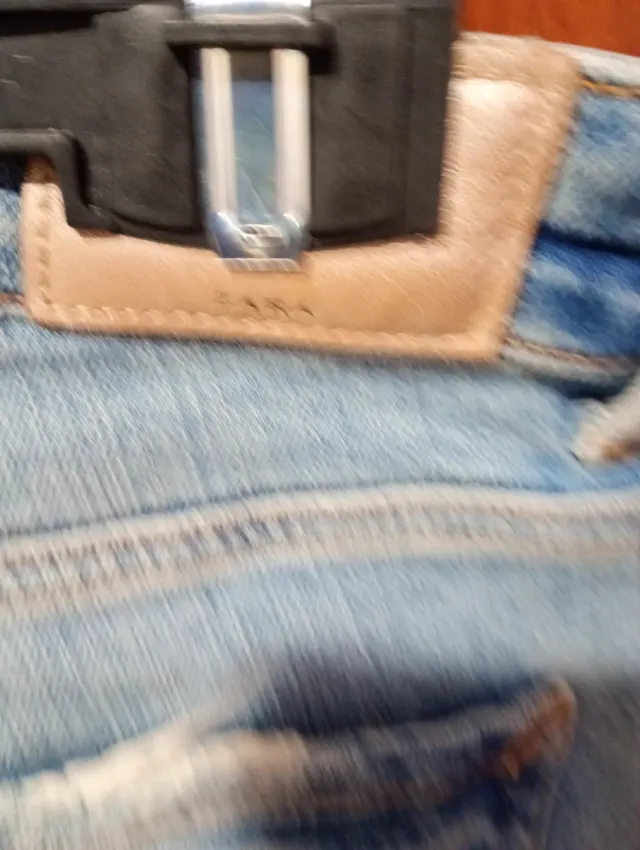 Vaqueros con pedrería y rotos