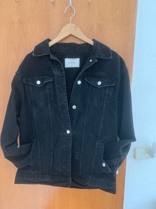 Chaqueta tejana Stradivarius negra