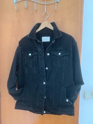 Chaqueta tejana Stradivarius negra