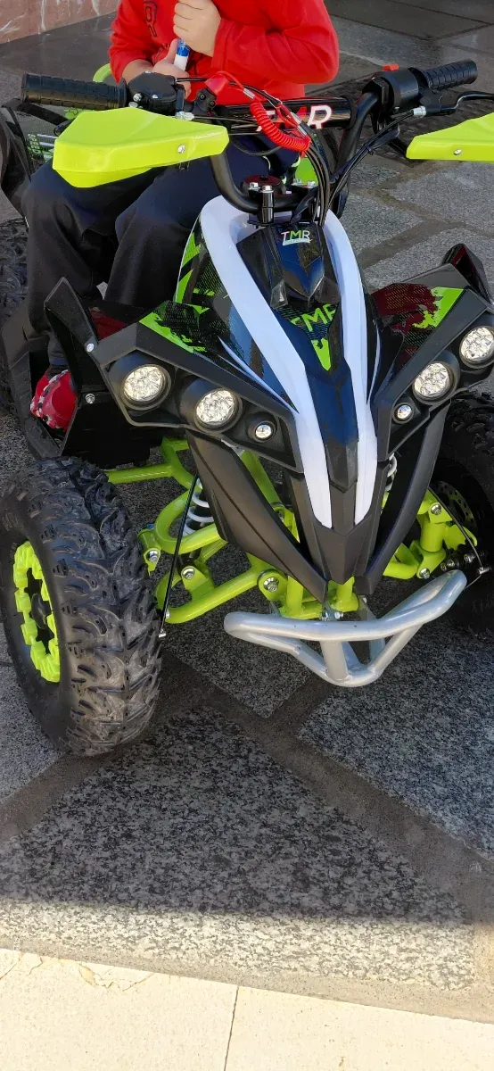 Quad infantil verde y negro