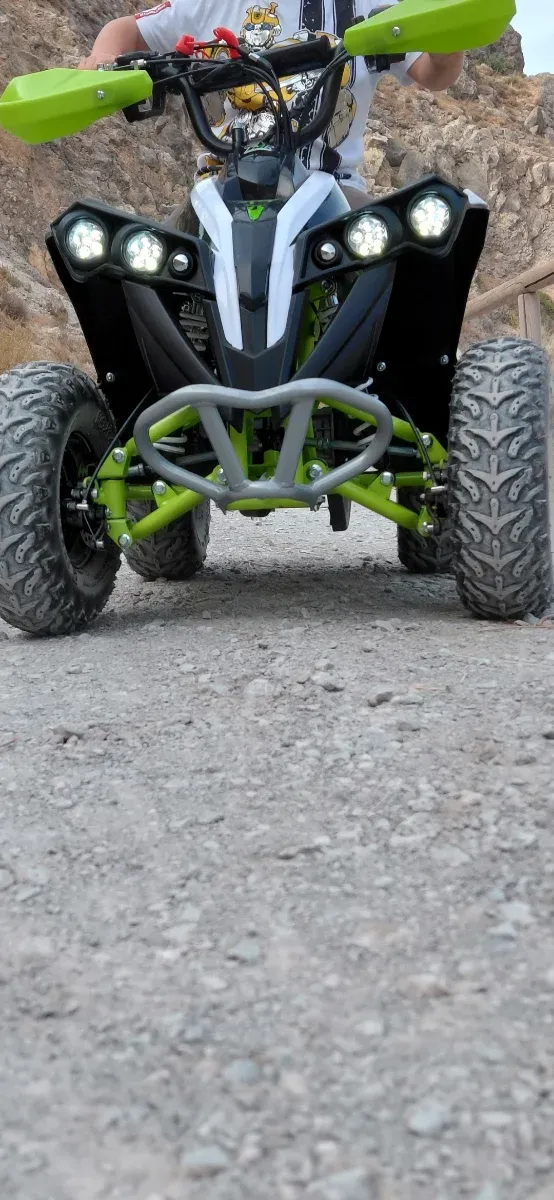 Quad infantil verde y negro