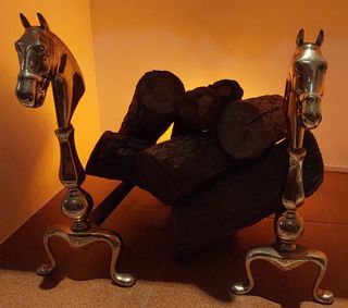 Soporte leña chimenea cabezas caballo