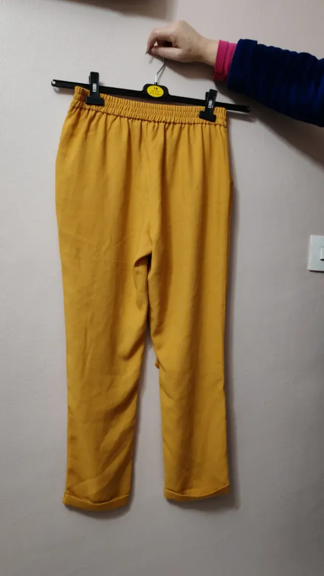 Pantalón amarillo Lefties