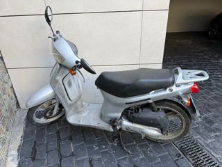 Honda Scoopy 100 - Scooter fiable y económica