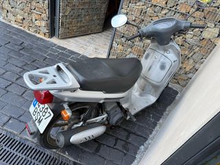Honda Scoopy 100 - Scooter fiable y económica