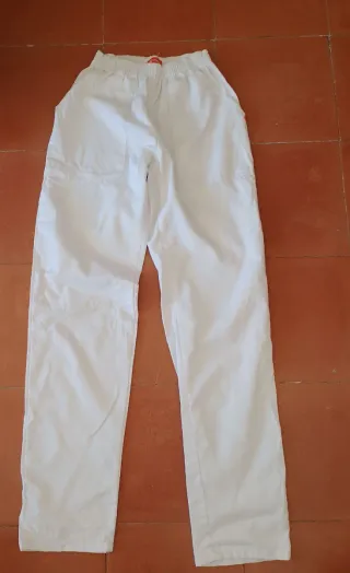 CONJUNTO PIJAMA SANITARIO BLANCO: CASACA + PANTALÓ