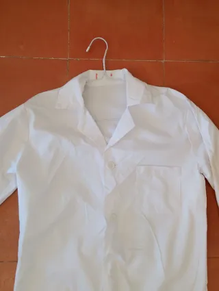 CONJUNTO PIJAMA SANITARIO BLANCO: CASACA + PANTALÓ