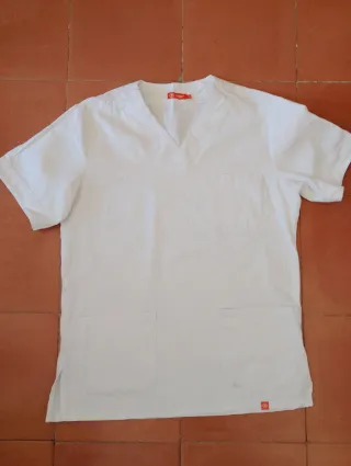 CONJUNTO PIJAMA SANITARIO BLANCO: CASACA + PANTALÓ