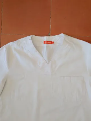 CONJUNTO PIJAMA SANITARIO BLANCO: CASACA + PANTALÓ