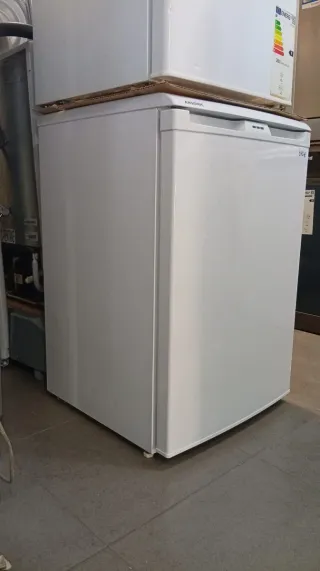 Refrigerador pequeño Ansonic blanco