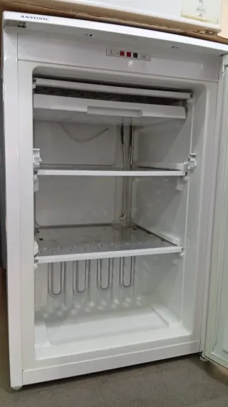 Refrigerador pequeño Ansonic blanco