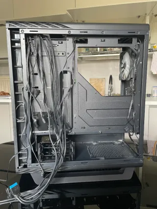 Case Aerocool P7-C1 con ventole e hub