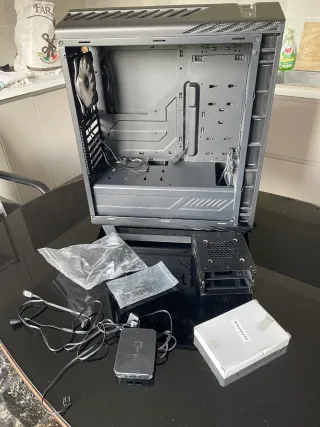 Case Aerocool P7-C1 con ventole e hub