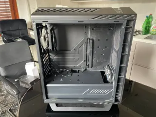 Case Aerocool P7-C1 con ventole e hub