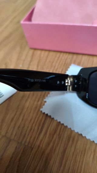 Gafas de sol Miu Miu negras