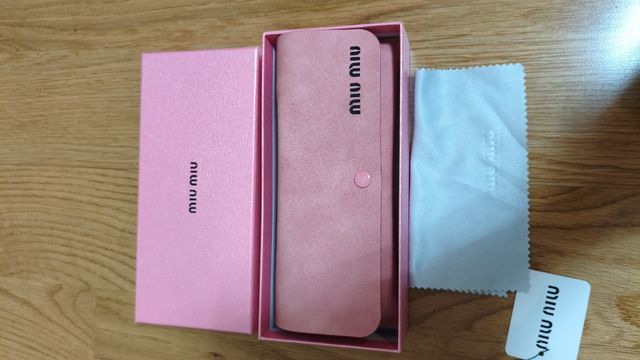 Gafas de sol Miu Miu negras