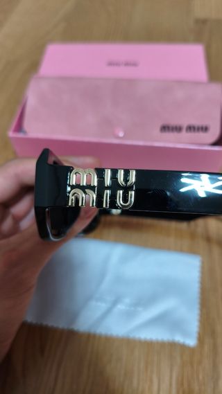 Gafas de sol Miu Miu negras