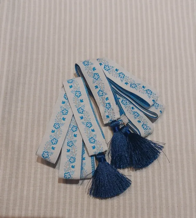 Atapiernas o ligacames con borlas 115 cm