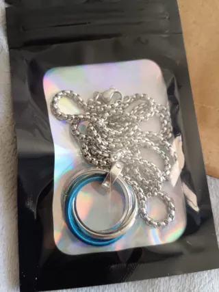 Collar de hombre con anillos entrelazados en acero