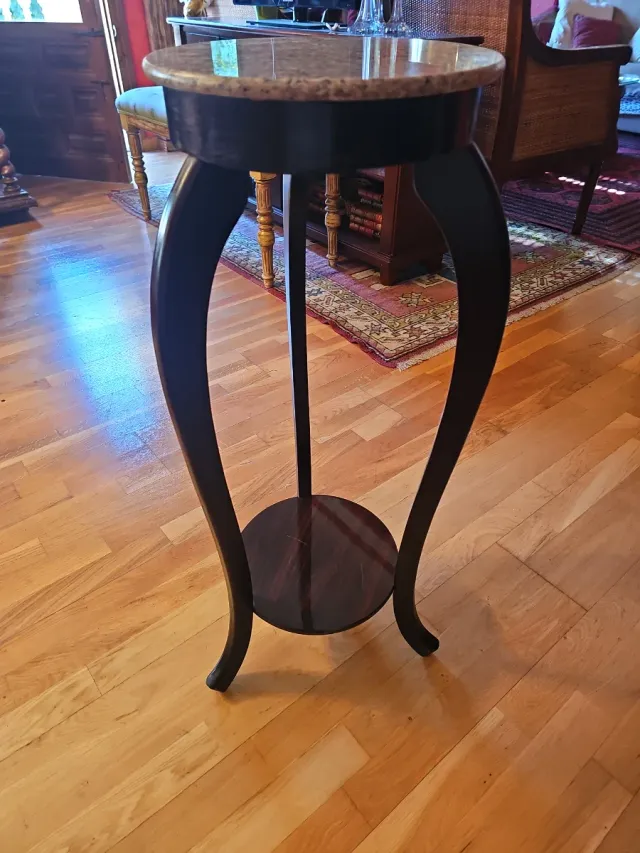 Mesa auxiliar redonda piedra y madera