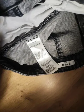 Falda vaquera NA-KD negra T.38