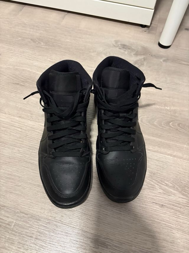 Air Jordan 1 Mid Negro