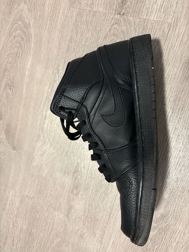 Air Jordan 1 Mid Negro