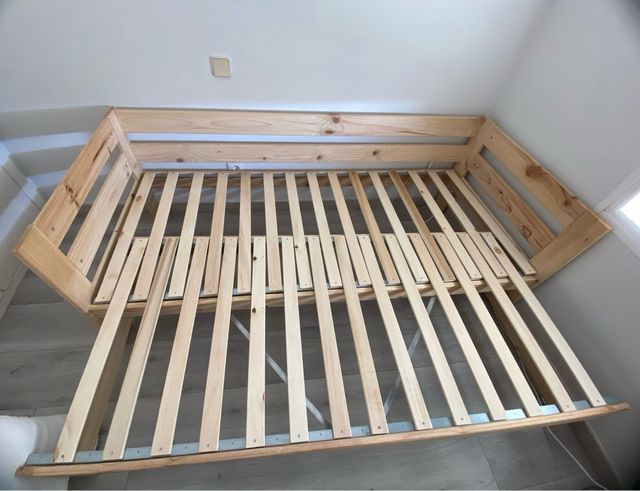 Sofá cama de madera de diseño. Cómo nuevo